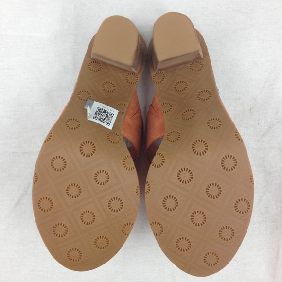 UGG Celia Sandal 7.5 - Picture 8 of 8